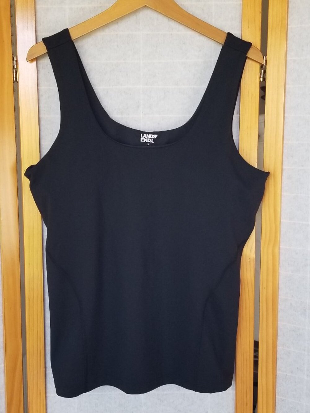 Lands' End Black Workout Tank Top Built-in-Bra Wide Straps Size XL/18